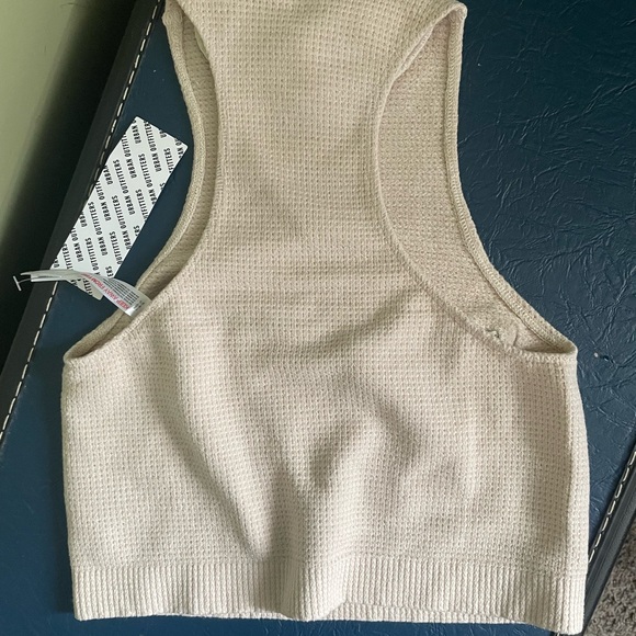 Urban Outfitters Out From Under Cream Sleeveless Knit Crop Top Sz ML - Picture 4 of 4
